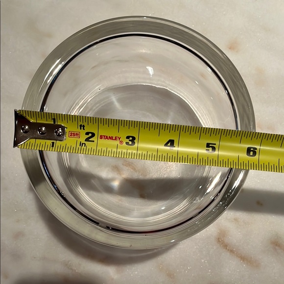 Elegant Clear Glass Vase - Picture 5 of 5